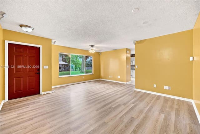 1533 W Harmony Lake Cir, Davie FL 33324 - Davie, FL - Photo 2