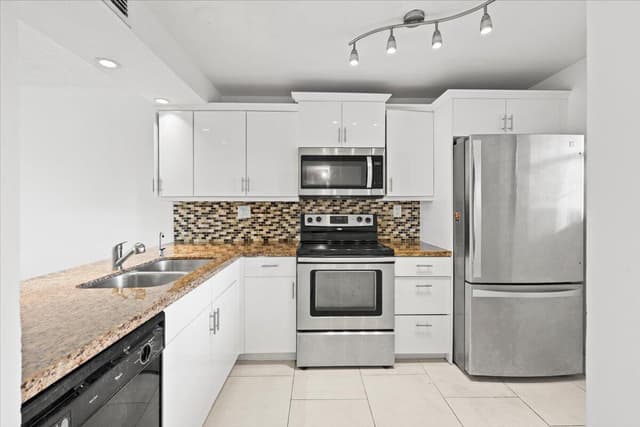 1831 Sabal Palm Drive # 403, Davie FL 33324 - Davie, FL - Photo 6