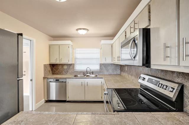 9480 Tangerine Place # 402, Davie FL 33324 - Davie, FL - Photo 6