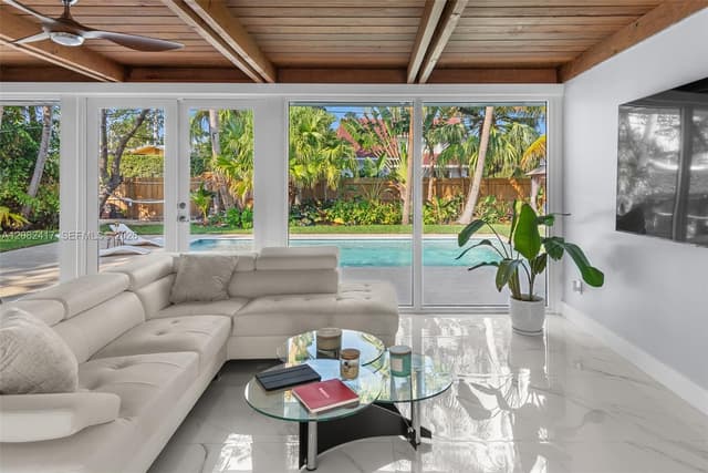 1025 Washington St, Hollywood FL 33019 - Hollywood, FL - Photo 5
