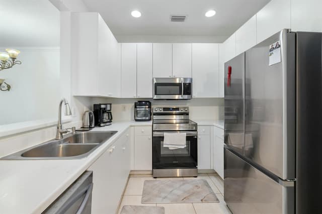 831 NW 130TH Avenue, Pembroke Pines FL 33028 - Pembroke Pines, FL - Photo 3