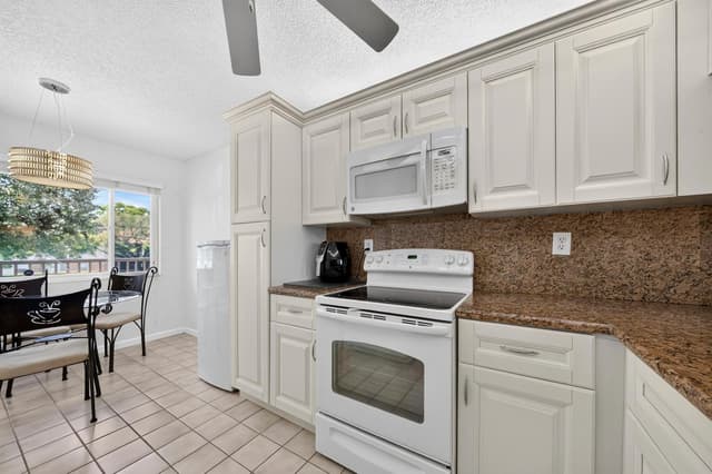 7348 N DEVON Drive # 203, Tamarac FL 33321 - Tamarac, FL - Photo 7