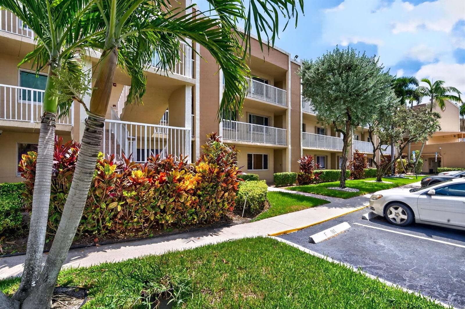 7348 N DEVON Drive # 203, Tamarac FL 33321