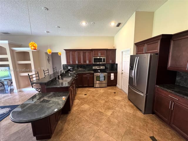 1738 SW 108th Way, Davie FL 33324 - Davie, FL - Photo 7