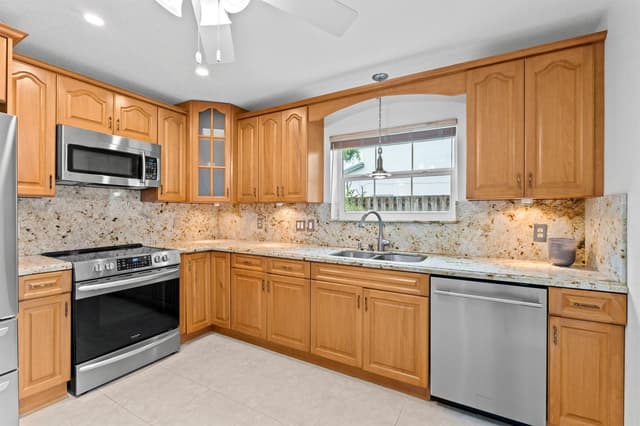 5611 SW 97TH Terrace, Cooper City FL 33328 - Cooper City, FL - Photo 5