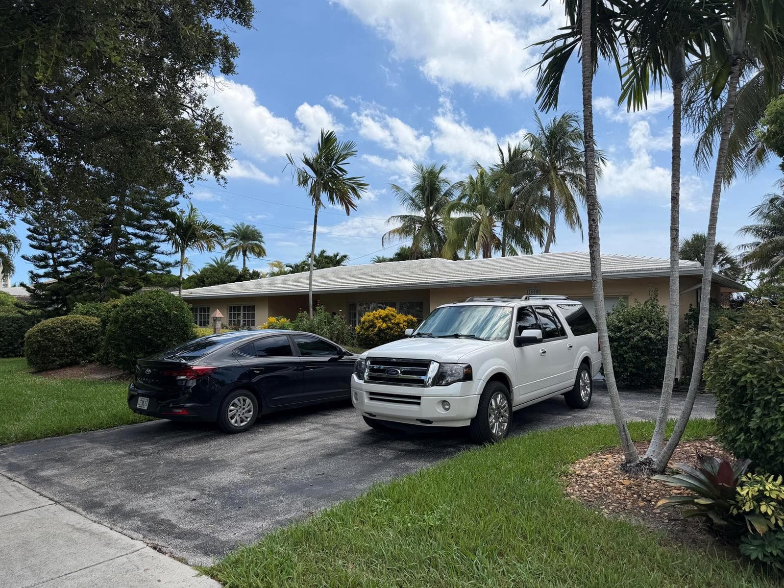 2600 NE 36TH Street, Lighthouse Point FL 33064