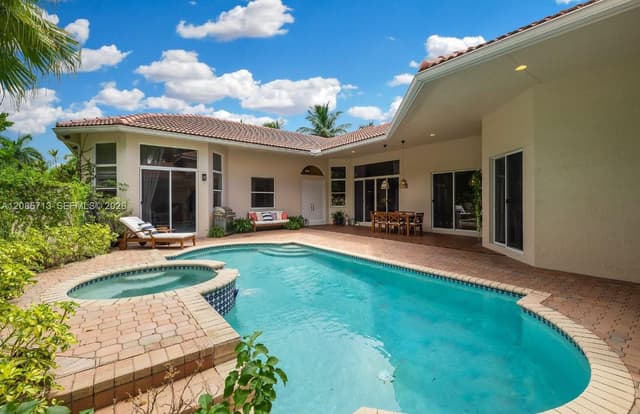 1604 Victoria Pointe Ln, Weston FL 33327 - Weston, FL - Photo 3