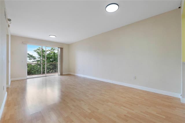 7765 YARDLEY Drive # 403, Tamarac FL 33321 - Tamarac, FL - Photo 5