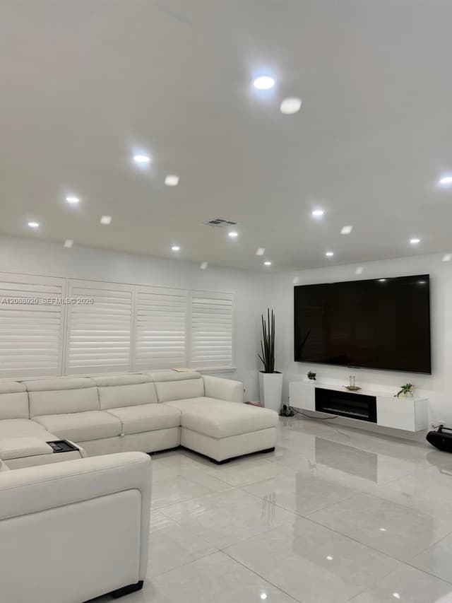 1401 NW 122nd Ave, Pembroke Pines FL 33026 - Pembroke Pines, FL - Photo 4
