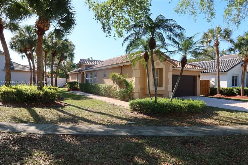 1026 NW 170th Ave, Pembroke Pines FL 33028