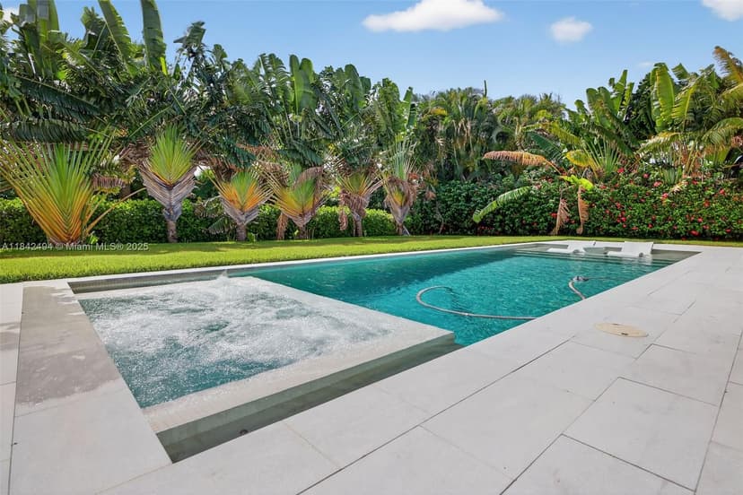 1001 Diplomat Pkwy, Hallandale Beach FL 33009