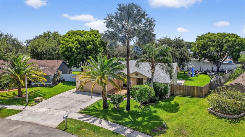 4201 SW 78th Dr, Davie FL 33328