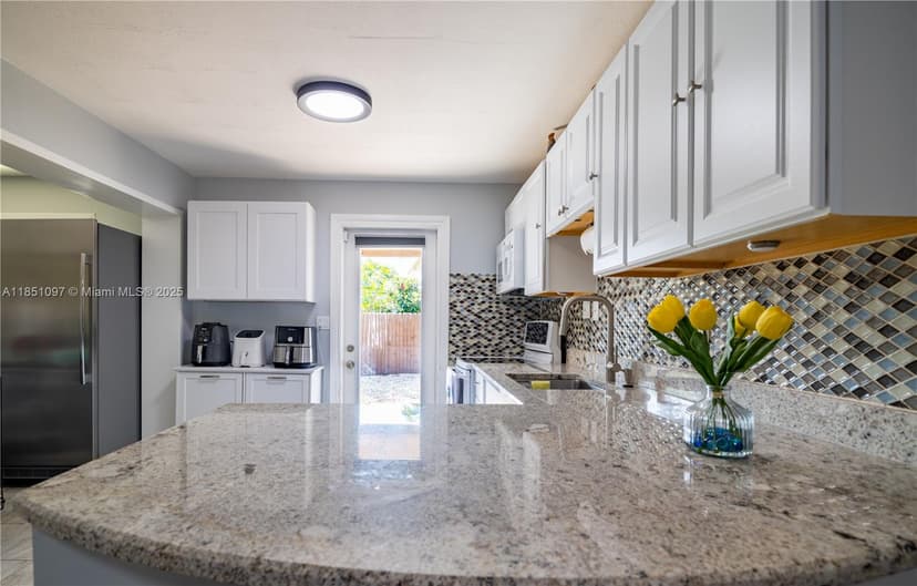 2950 NE 11th Ave, Pompano Beach FL 33064