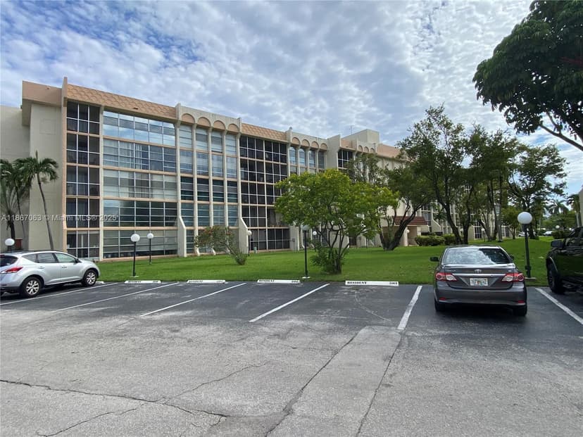 851 Three Islands Blvd # 512, Hallandale Beach FL 33009