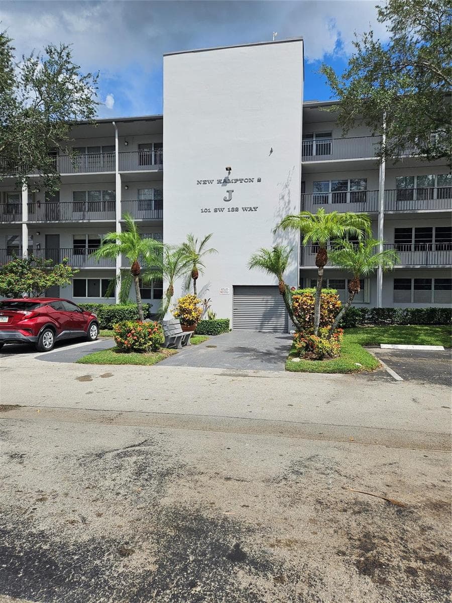 101 SW 132 Way # 218, Pembroke Pines FL 33027