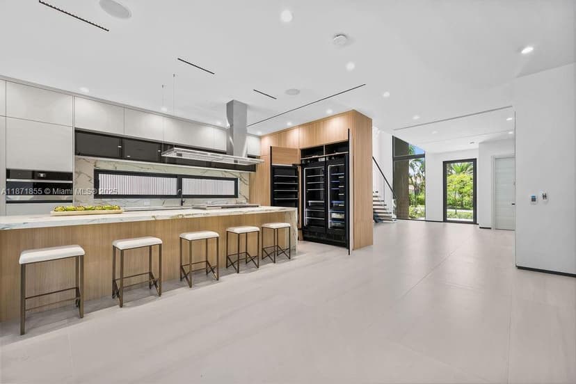 618 NE 17th Way, Fort Lauderdale FL 33304