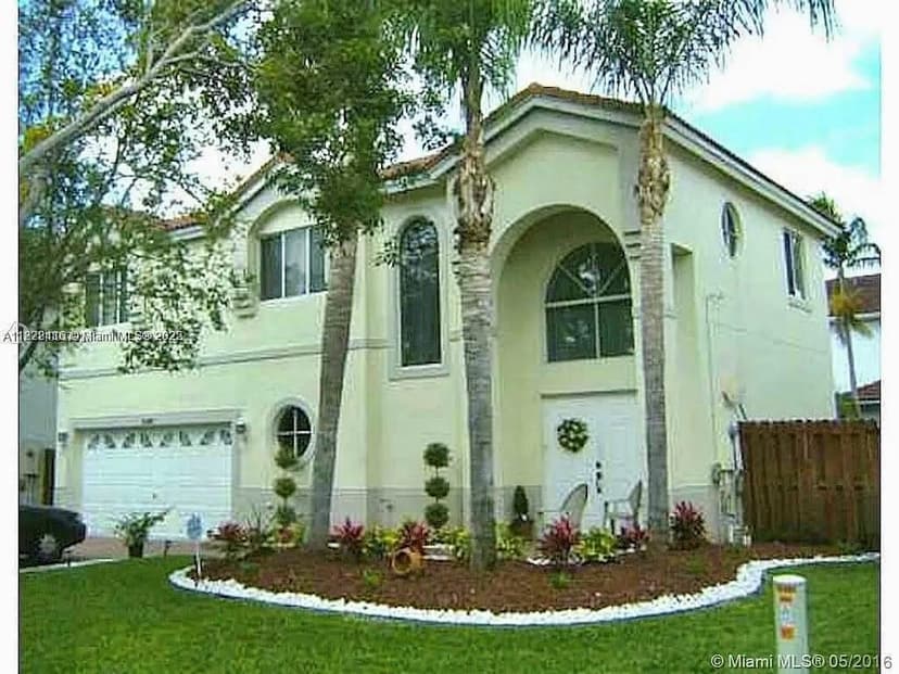 11301 Rockinghorse Rd, Cooper City FL 33027