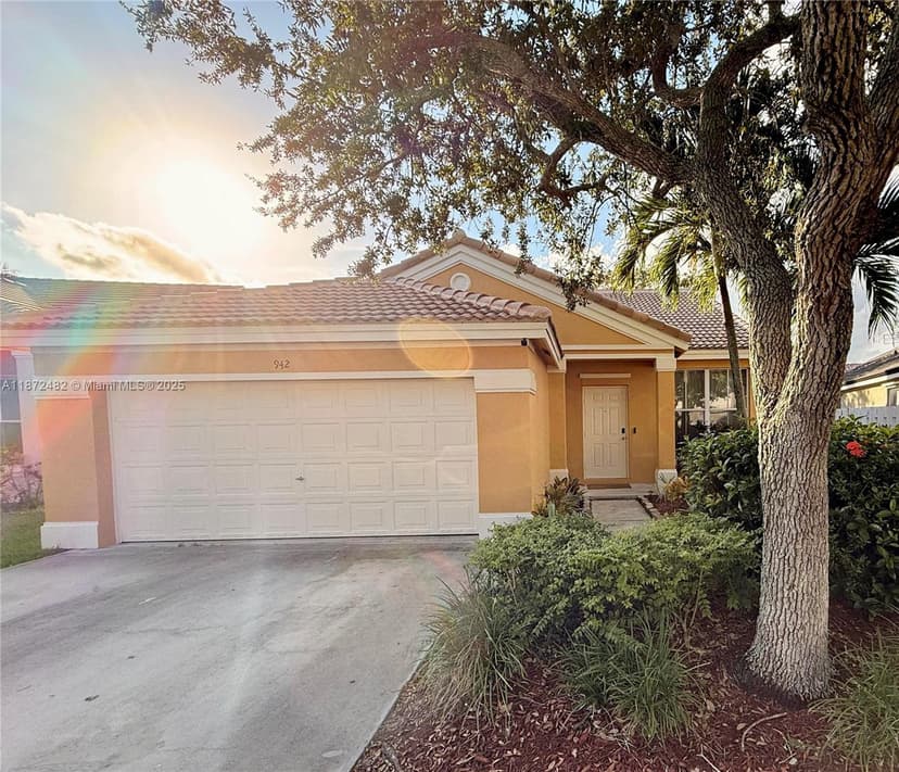 942 Briar Ridge Rd, Weston FL 33327