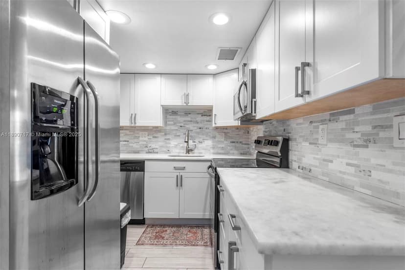 2970 NE 16th Ave # 208, Oakland Park FL 33334