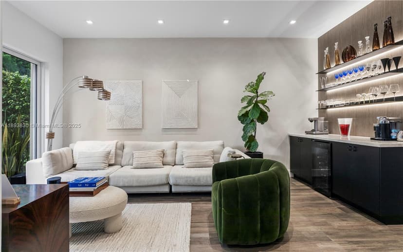 1396 Harbor Vw W, Hollywood FL 33019