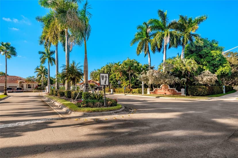 13155 NW 9th Ct, Pembroke Pines FL 33028