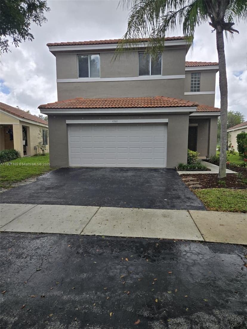 4361 Dogwood Cir, Weston FL 33331
