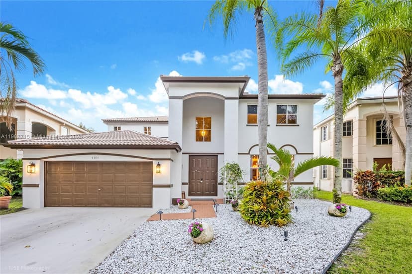 4394 Fox Ridge Dr, Weston FL 33331