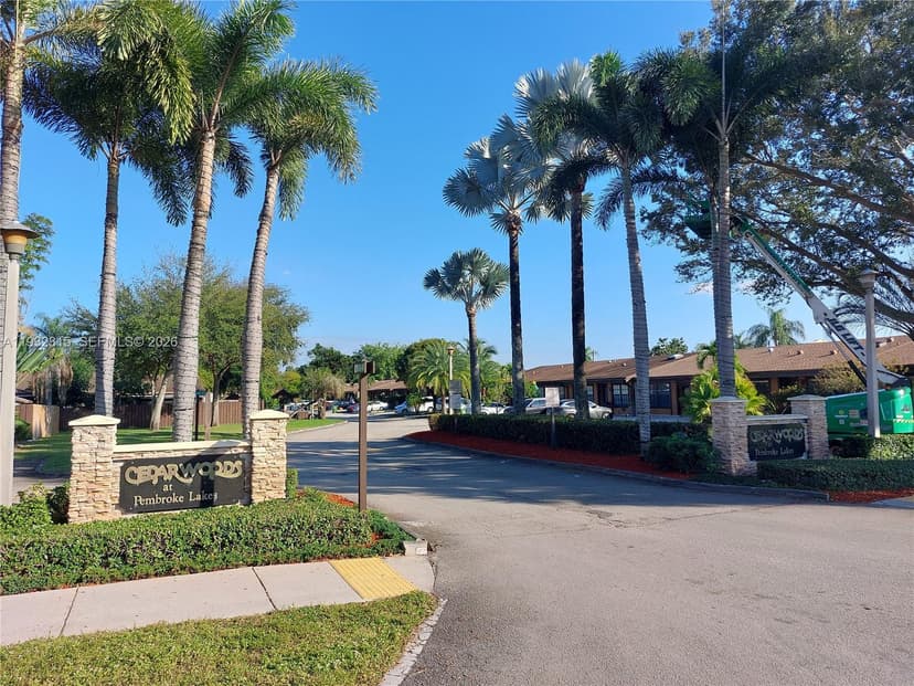 2320 Elm Ct, Pembroke Pines FL 33026