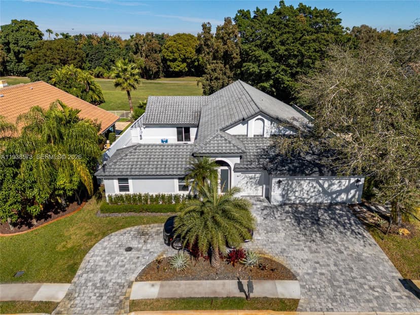 15221 N Laurel Ln N, Pembroke Pines FL 33027