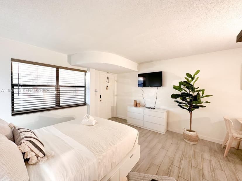 664 SE 20th Ave # 6, Deerfield Beach FL 33441