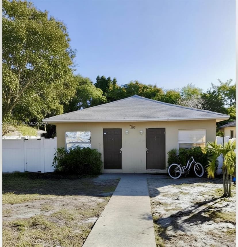 338 SW 1st Ter, Deerfield Beach FL 33441