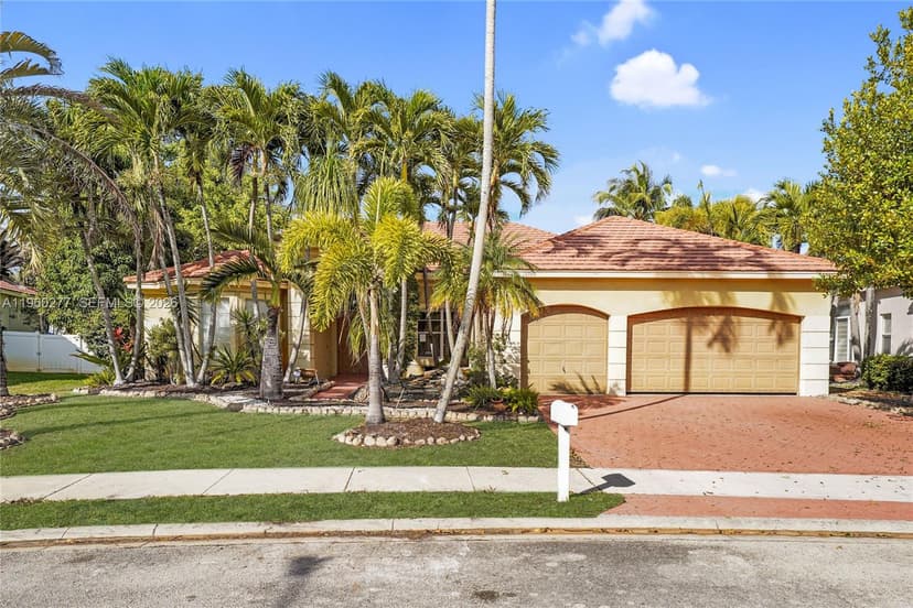 15989 SW 14th St, Pembroke Pines FL 33027
