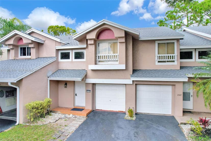 2149 W Discovery Cir W, Deerfield Beach FL 33442