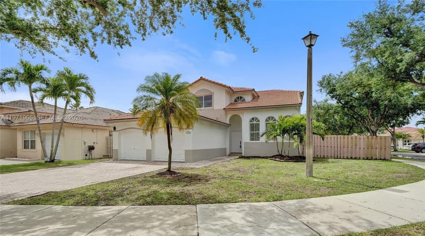 14422 N Royal Cove Cir, Davie FL 33325