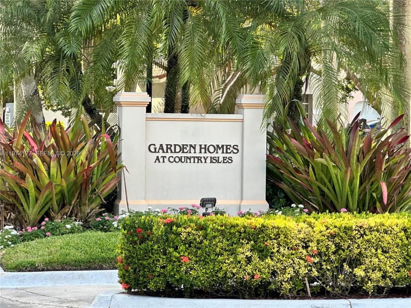 1361 Seagrape Cir, Weston FL 33326