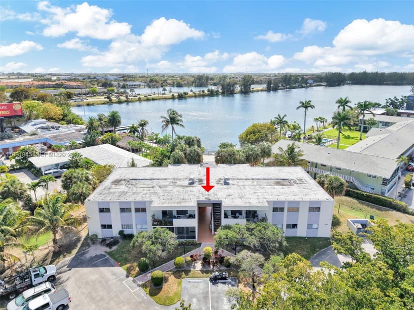 900 Crystal Lake Dr # 2B, Deerfield Beach FL 33064