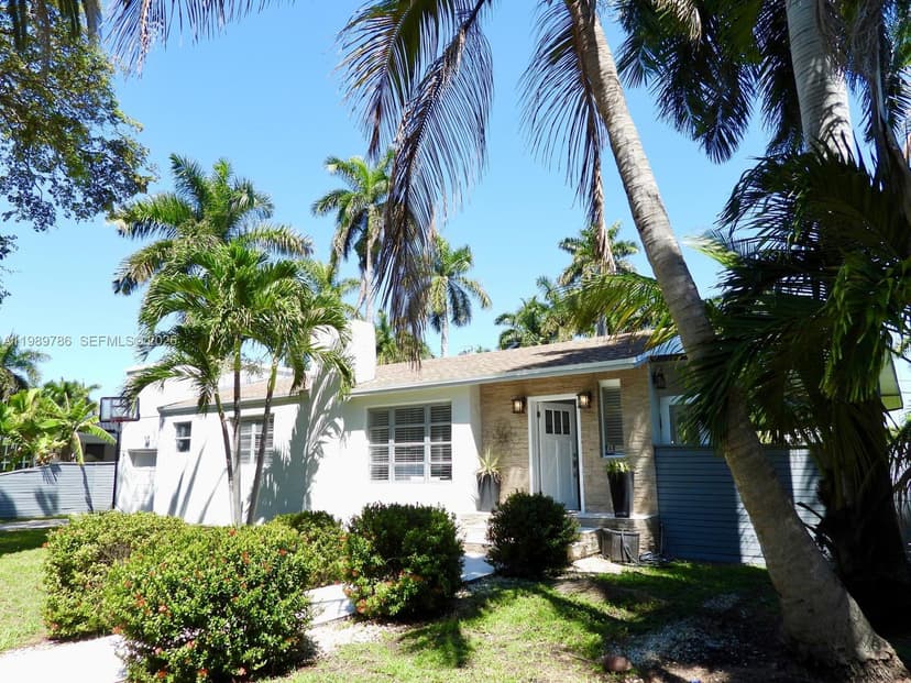 715 Hollywood Blvd, Hollywood FL 33019