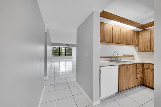 1713 Whitehall Drive # 103, Davie FL 33324 - Davie, FL - Photo 6