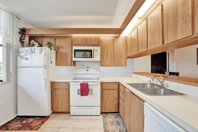1524 Whitehall Drive # 406, Davie FL 33324 - Davie, FL - Photo 5