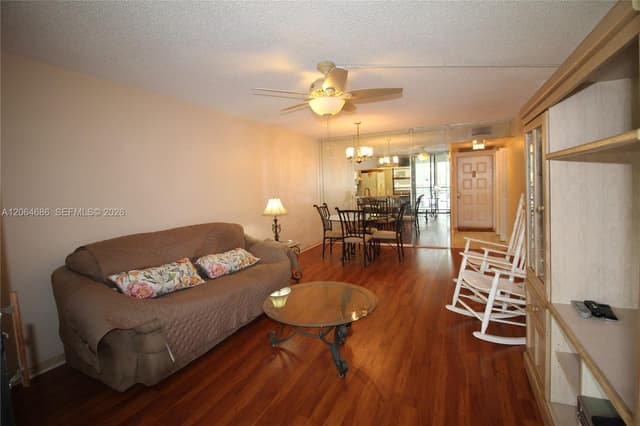 900 Colony Point Cir # 216, Pembroke Pines FL 33026 - Pembroke Pines, FL - Photo 2