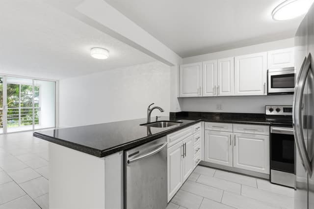 9325 LAGOON Place # 405, Davie FL 33324 - Davie, FL - Photo 7